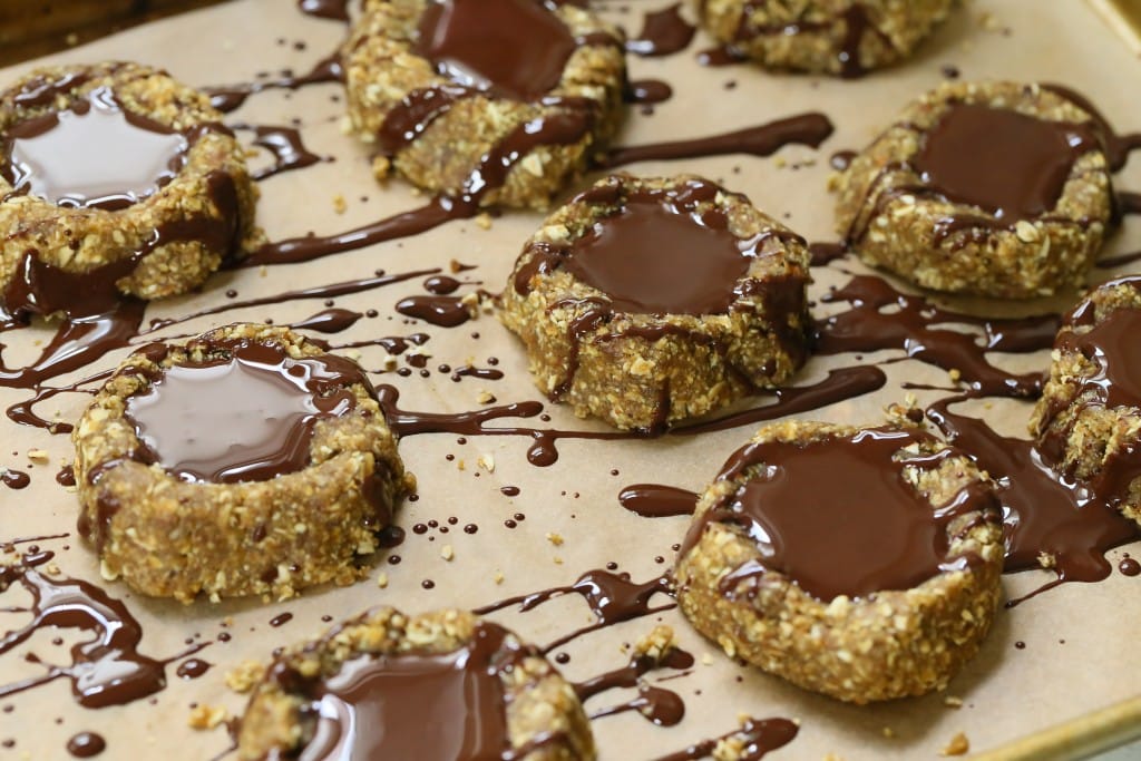almond-oatmeal-chocolate-cookies